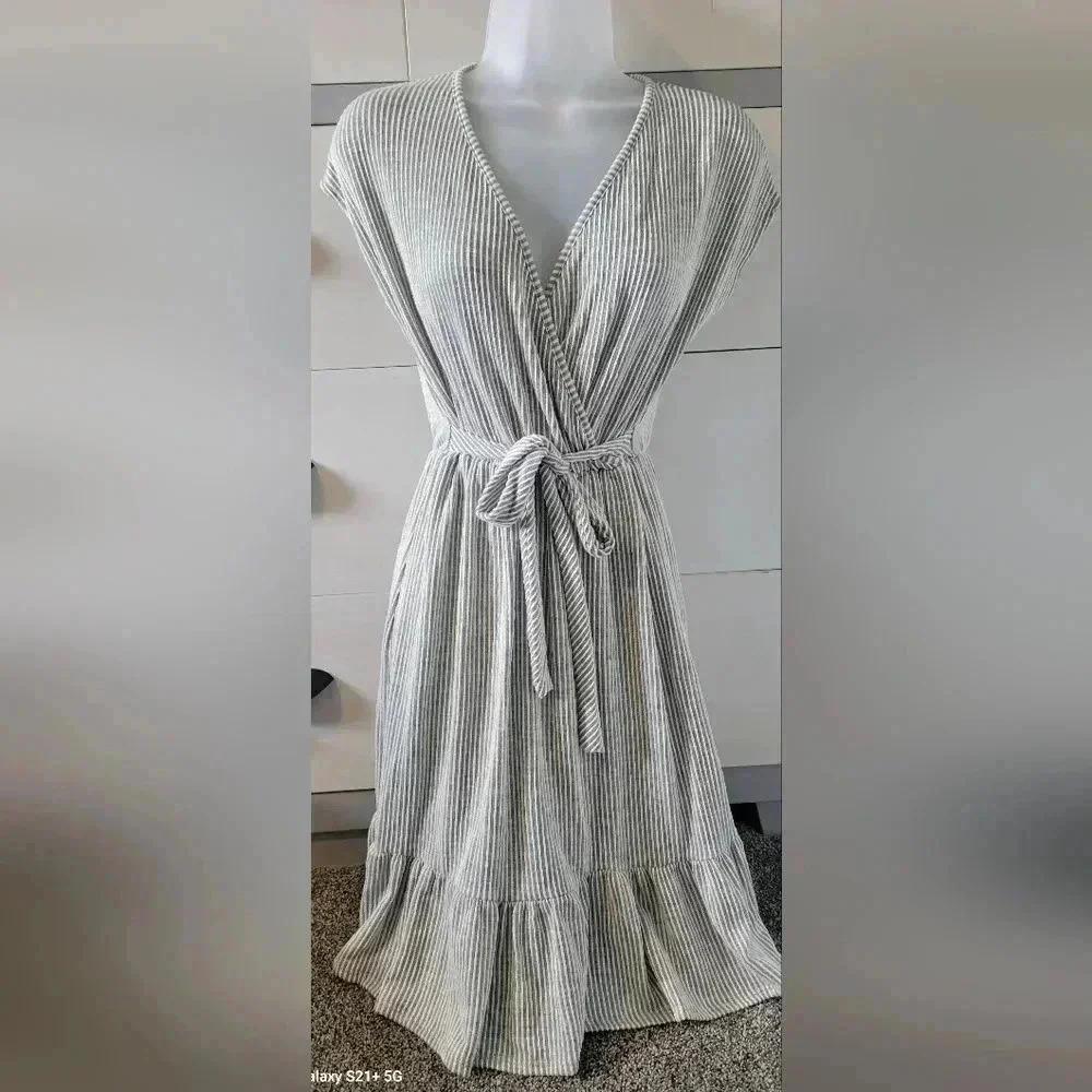 Caution to the Wind Brown White Seersucker Ruffle Faux Wrap V-Neck Dress size M - Picture 4 of 9